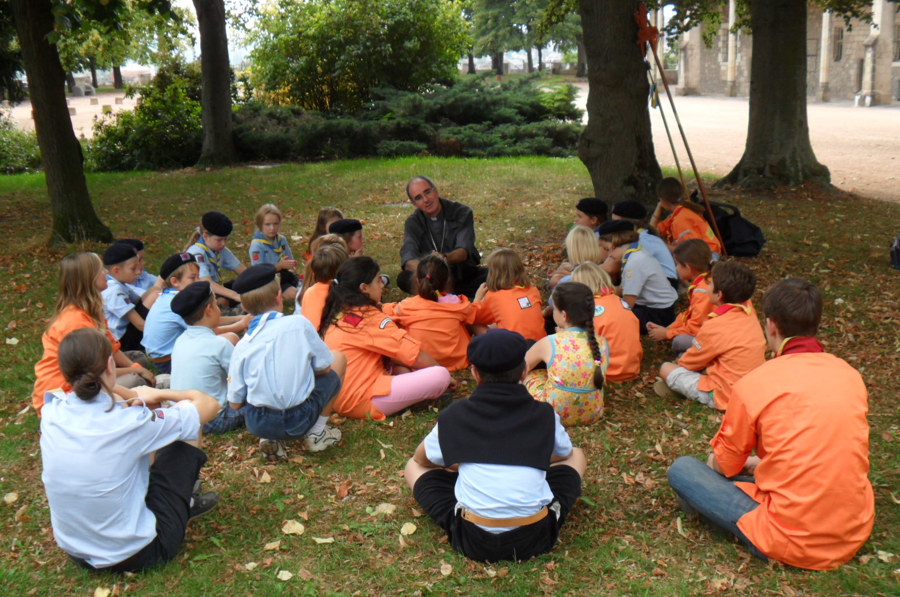 Mgr Percerou à la rencontre des jeunes de Montluçon